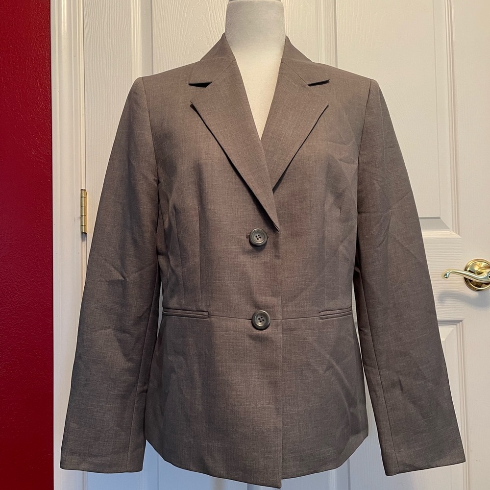 Jones Studio Gray Blazer with Notched Lapels